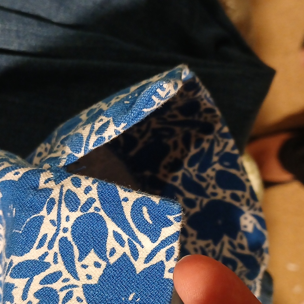 Old Navy Blue Floral Chino Bermuda Shorts - Women’s Size 2 Regular - Picture 9 of 12